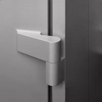 Gros plan d'une paumelle soudée, au nombre de 4 pour une porte blindée anti-effraction CR4.