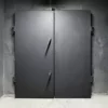 Porte de bunker para-souffle 1 bar 2 vantaux fermée, vue extérieure.