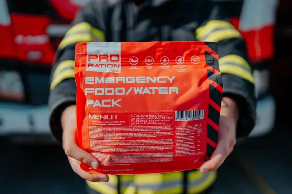 Utilisation de l'Emergency Food / Water Pack PRO-RATION par les pompiers.