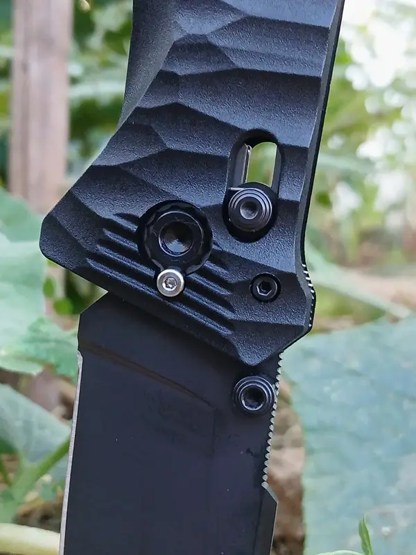 Système de verrouillage du couteau tactique pliant lame lisse CAC S200 noir.