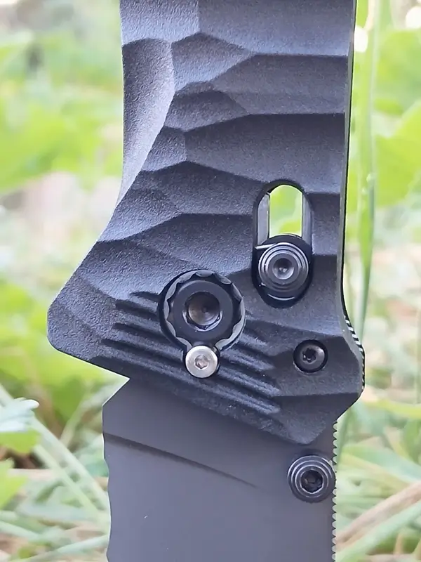 Système de verrouillage du couteau tactique pliant lame mixte CAC S200 noir.
