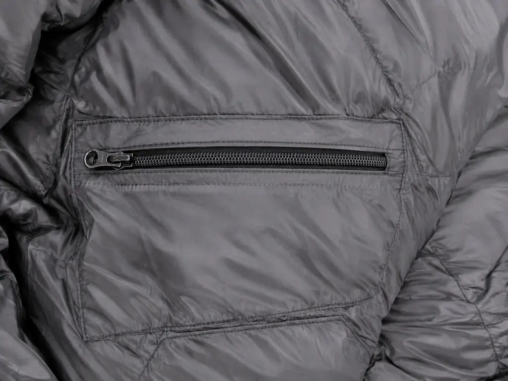 Poche intérieure zippée.